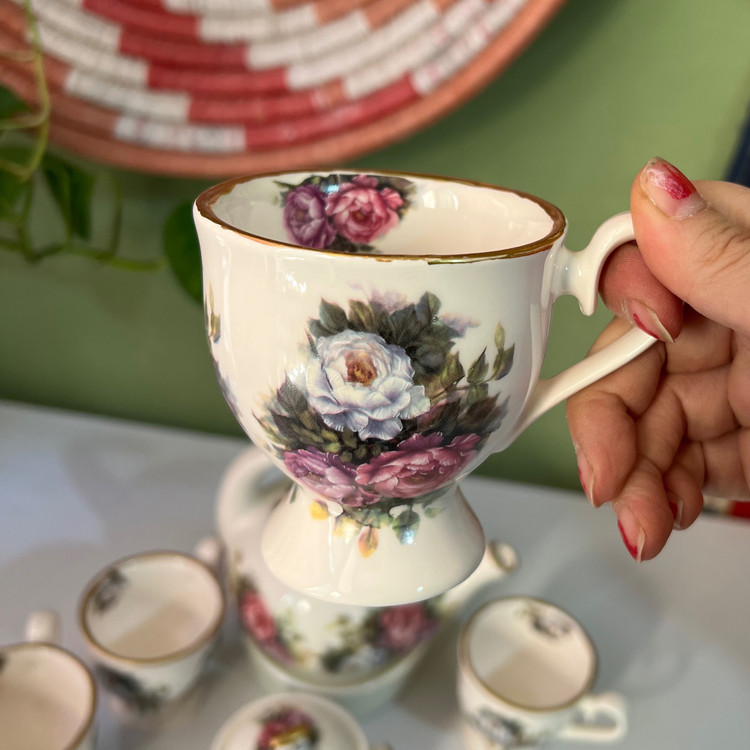 فنجان باغ رز(پس کرایه)