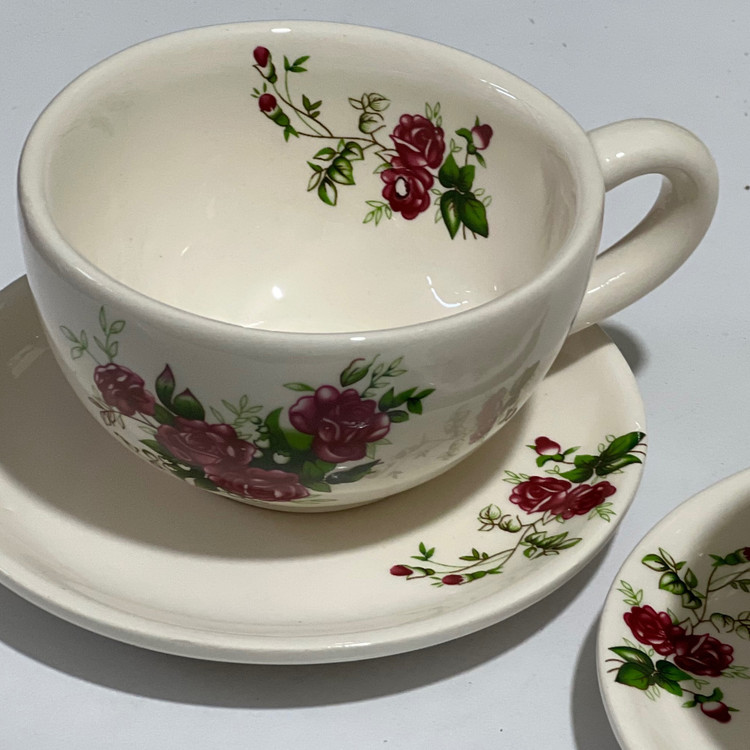 کاپ گل سرخی (پس کرایه)