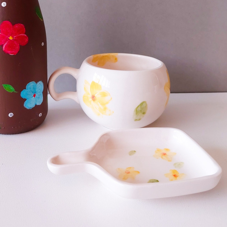 کاپ گلدار با مزه خوری(پس کرایه)