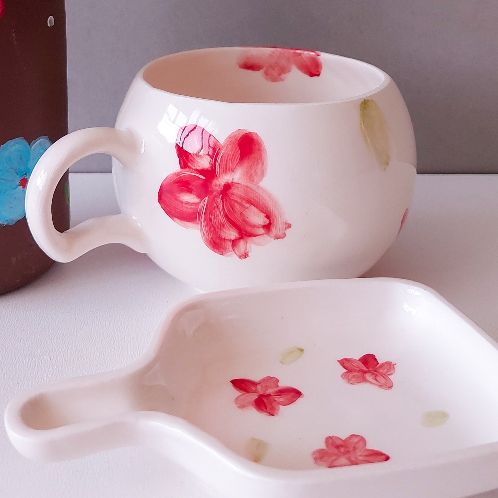 کاپ گلدار با مزه خوری(پس کرایه)