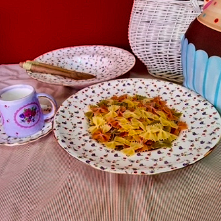 پاستا خوری(پس کرایه)