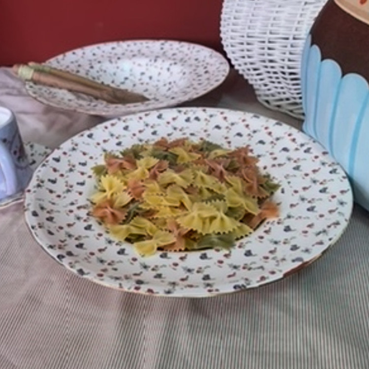 پاستا خوری(پس کرایه)