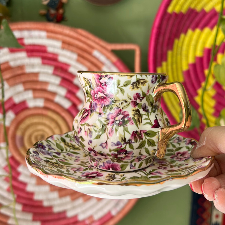 فنجان باغ سبز مزین به طلای مات(پس کرایه)