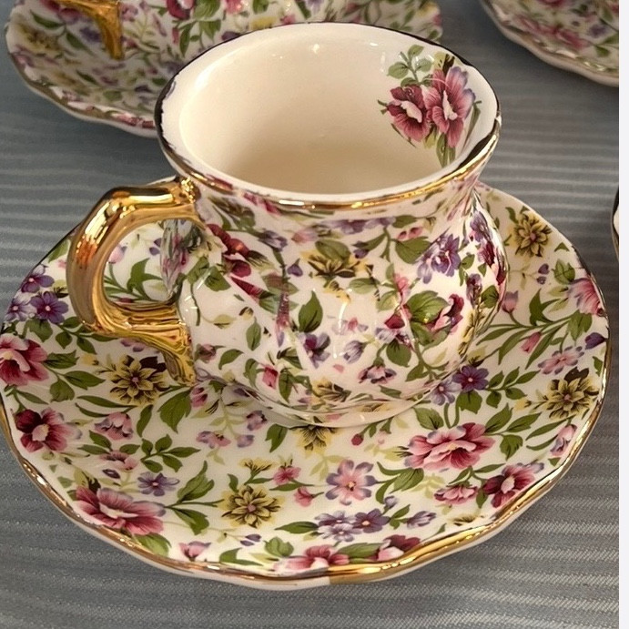 فنجان باغ سبز مزین به طلای مات(پس کرایه)